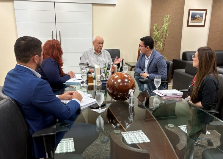 FIEAM discute parceria com cartório em benefício de trabalhadores
