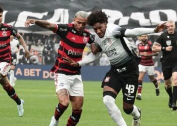 Flamengo e Corinthians disputam o título da Supercopa Rei 2026 neste domingo
