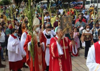 Catedral Metropolitana celebra o Mistério Pascal com via-sacra e missas
