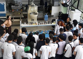Estudantes conhecem pesquisas e produtos da biodiversidade amazônica no Programa ZFPA