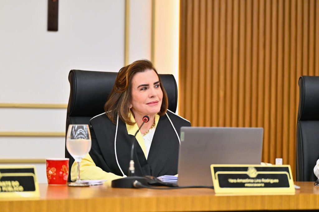 Presidente do TCE-AM pisa fundo: Yara intensifica plano de ação para acelerar análise de processos antigos
