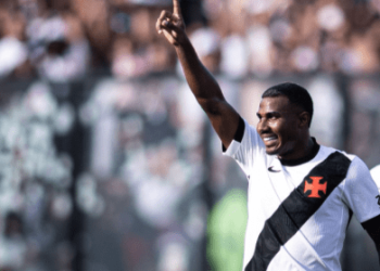 Cuiabano brilha e Vasco vence o Grêmio pelo Brasileirão