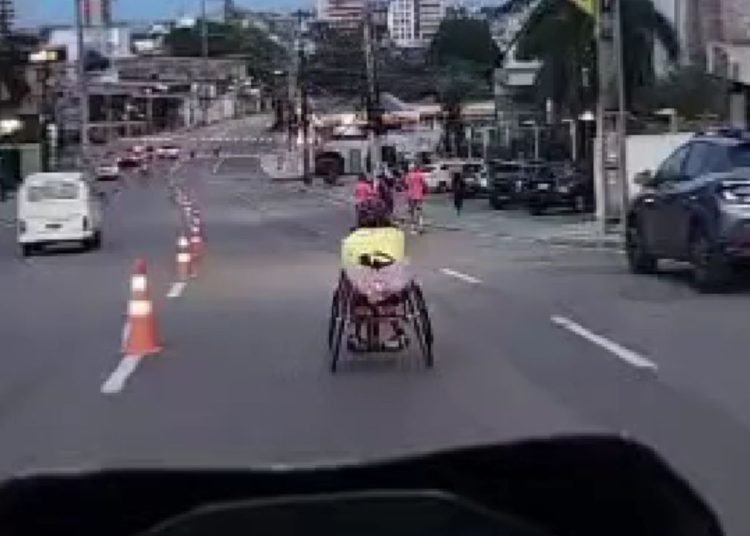 Durante corrida em Manaus, motorista bêbado atropela atleta cadeirante