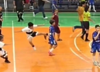 Vídeo: Jogo entre jovens atletas termina em briga generalizada no futsal Sub-12 em Manaus