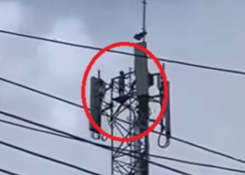 Perigoso: vídeo mostra crianças no alto de torre de 30 metros em Maués