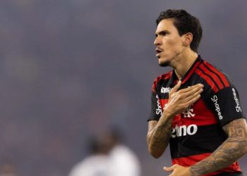 Flamengo vence e mantém Cruzeiro no Z-4 do Brasileirão