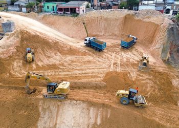 Intervenção viária na Av. Coronel Teixeira tem nova fase terça-feira (17). Confira as mudanças no trânsito