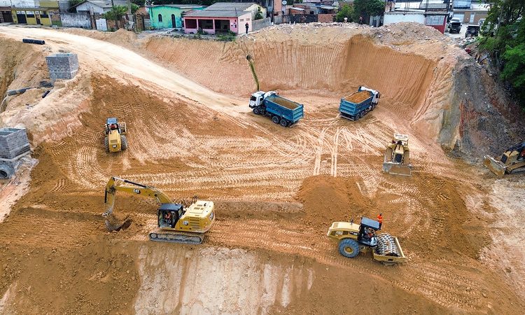 Intervenção viária na Av. Coronel Teixeira tem nova fase terça-feira (17). Confira as mudanças no trânsito
