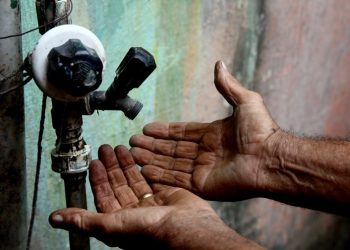 Sem fornecimento de água em diversas zonas de Manaus