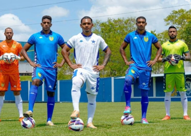 O Nacional Futebol Clube informa que seguem anexadas as imagens oficiais dos novos mantos do clube.