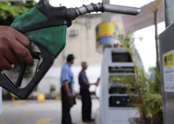 A guerra no Oriente Médio é a desculpa que faltava para oficializar a subida do preço da gasolina, subindo mais que balão de São João
