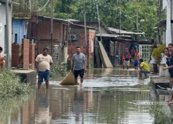 Menos briga, mais obra — porque a água não espera eleição. A cidade alagando, a água entrando nas casas, levando sofá, geladeira e o resto da paciência…e a política virando campeonato de chantagens, ofensas e golpes baixos.