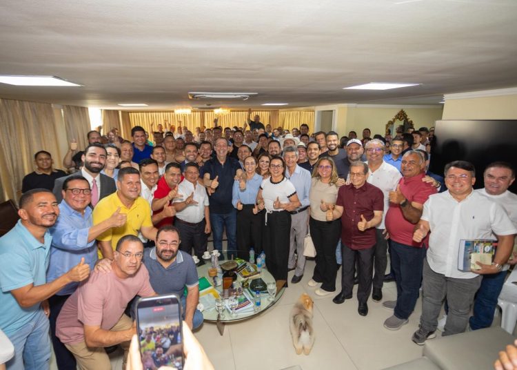 Com a desistência de Wilson Lima, lideranças da capital e do interior declaram apoio à candidatura de Omar ao Governo do Amazonas