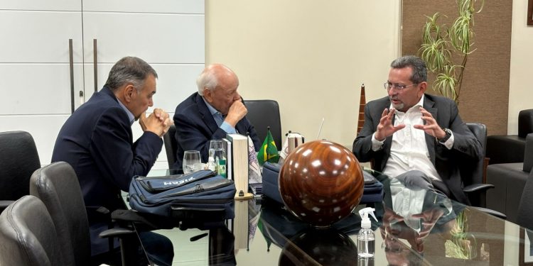 Vice-presidente da Mineração Taboca reúne-se com Antonio Silva