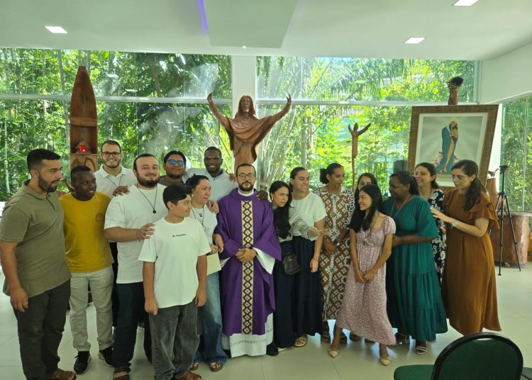 Comunidade em festa pela formação e santa missa