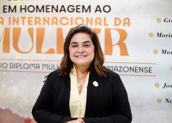 Professora Maria do Carmo é homenageada com Diploma Mulher Cidadã Amazonense