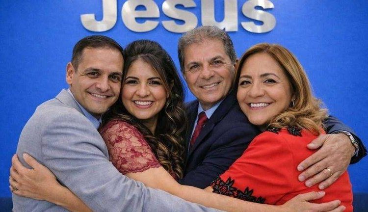 Pastor é investigado após suspeita de ser pai biológico dos netos