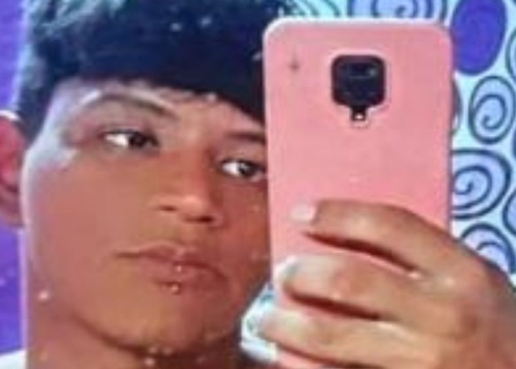 Em casa, jovem de 26 anos passa mal, bate a cabeça e morre em Manaus