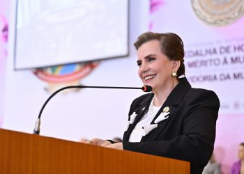 “Dar voz é missão”: Yara Lins enaltece mulheres durante outorga da Medalha de Honra ao Mérito no TCE-AM