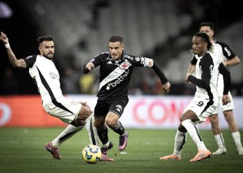 Em jogo feio e catimbado, Corinthians bota 1 a 0 no Vasco