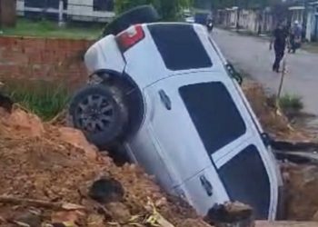 Engolido por cratera na Zona Norte. VÍDEO