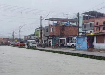 Com alerta de temporais, autoridades monitoram transtornos pela chuva
