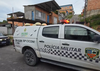 SUSPEITO DE LATROCÍNIO RECEBE CARINHO DE POPULAÇÃO REVOLTADA EM MANAUS.