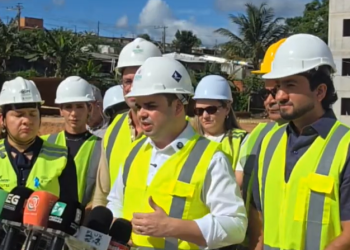 Governador Roberto Cidade vistoria avanço das obras habitacionais no Tarumã