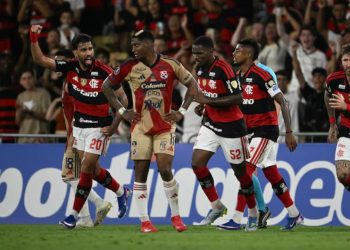Flamengo dá show, goleia Independiente de Medellín e mantém 100% na Libertadores