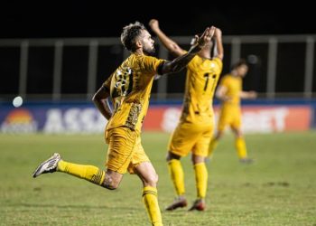 Com dois gols, Amazonas FC bate o Maranhão e dispara na liderança