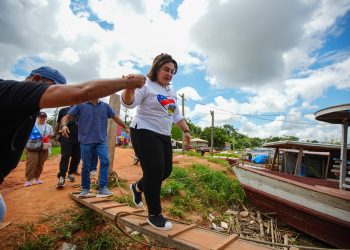 Realidade de Pauini que ninguém vê –    Professora Maria do Carmo mostra abandono e isolamento pela falta de um porto