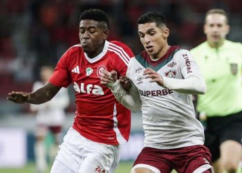 Internacional vence Fluminense e deixa zona de rebaixamento