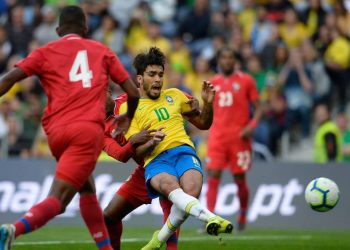 Brasil bota seis no ‘canal’ do Panamá e parte motivado para a Copa
