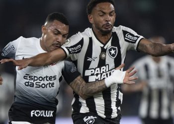 Botafogo vence o Corinthians por 3 a 1 em jogo catimbado