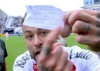 Neymar é substituído por engano e perde a cabeça