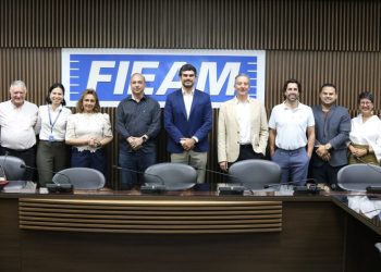 Líderes da Fundação Dom Cabral reúnem-secom empresários na FIEAM