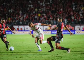 Flamengo decepciona torcida, perde para o Vitória e está fora da Copa do Brasil