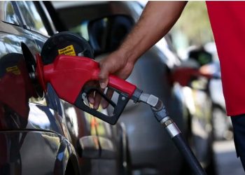 Diesel cai pouco e segue pressionando frete e alimentos