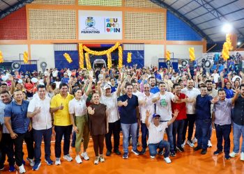 Em Parintins  – Omar Aziz destaca educação, segurança e obras