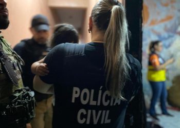 Operação resgata bebês em situação insalubre