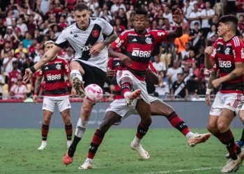 No último lance, Vasco empata com o Flamengo em 2 a 2