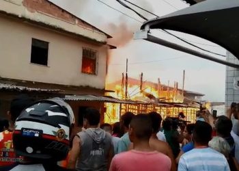 Famílias atingidas por incêndio recebem auxílio-aluguel