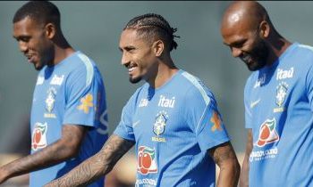 Após empate, Seleção treina com clima leve e sinaliza mudanças em campo