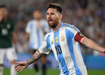 Messi dá show, faz três gols e coloca Argentina na liderança do grupo