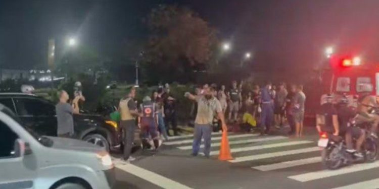 Acidente envolvendo carro e motocicletas deixa feridos em Manaus