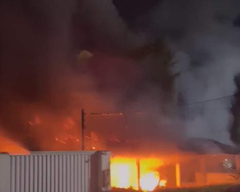 Incêndio de grandes proporções destrói residência