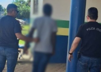 Tentou atacar a própria mãe com machado