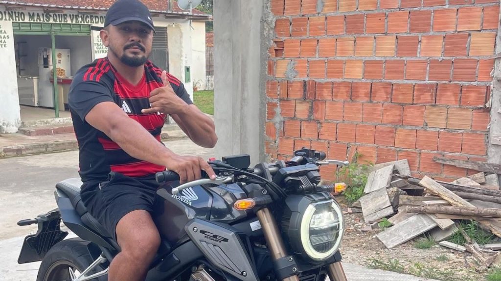 Horas depois de festejar vitória do Brasil, comerciante morre em grave acidente de moto