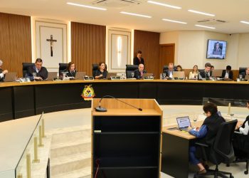 TCE-AM reúne municípios para formalizar políticas públicas do programa TCE pela Educação