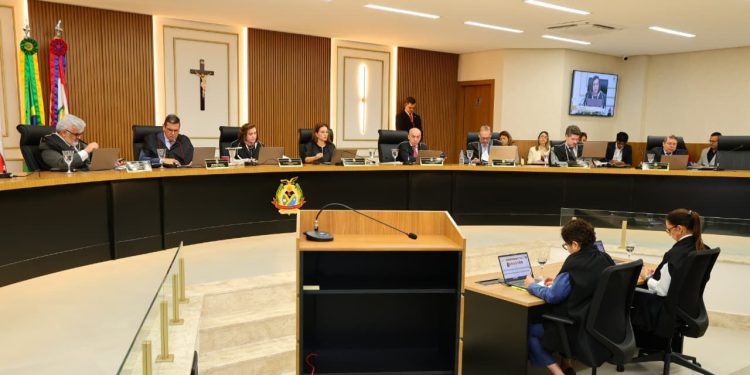 TCE-AM reúne municípios para formalizar políticas públicas do programa TCE pela Educação
